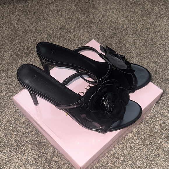 Benita Flower Heels - Picture 4 of 9